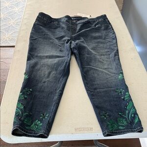 Chico's Dark Blue pull on jegging ankle  with Green Floral Embroidery